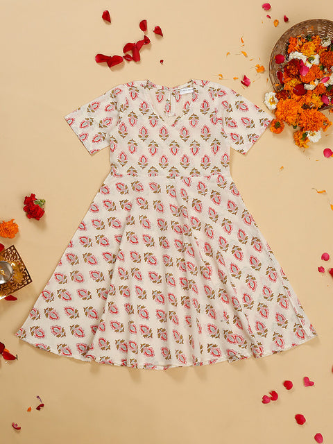 saka-designs-girls-cotton-printed-v-neck-knee-length-half-sleeves-a-line-kurta-white-green