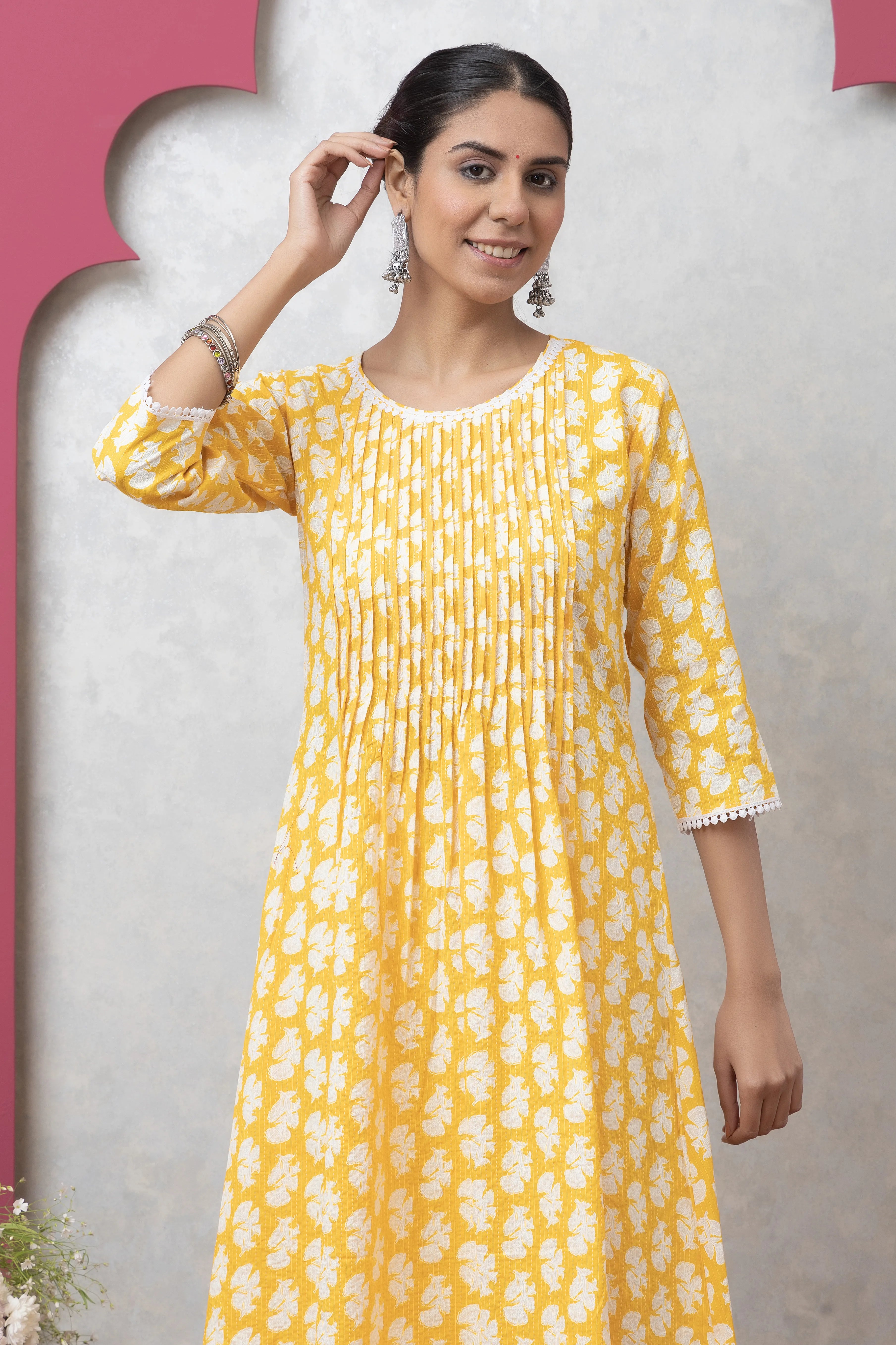 Women's Yellow & White Cotton Printed Kurta