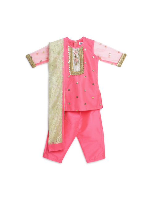 Saka Designs Pink Kurta Pants With Gold Net Dupatta